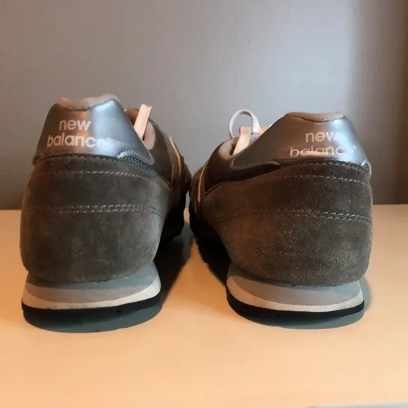 New Balance Gray Sneakers Shoes - Picture 6 of 14